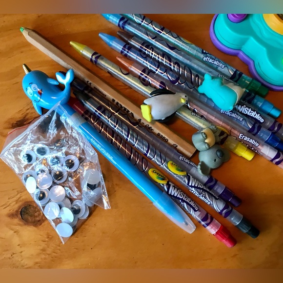 2/$10 Kids Arts Crafts CRAYOLA Twistable Crayons BK Shape Hole Puncher Erasers - Picture 3 of 10